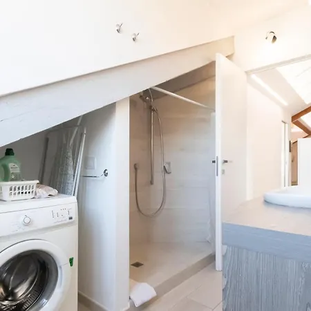 Mansarda Cola アパート *