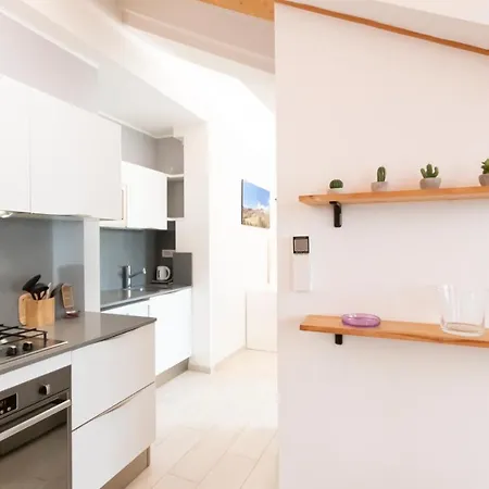 Mansarda Cola アパート *