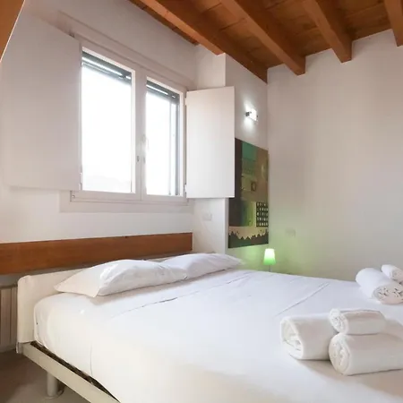 アパート Mansarda Cola