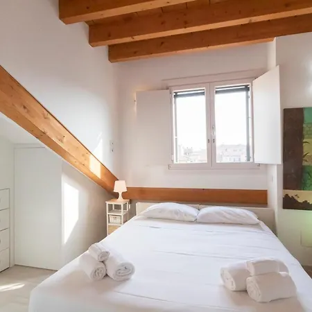 Mansarda Cola アパート