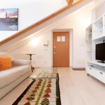 Apartment Mansarda Cola Milan