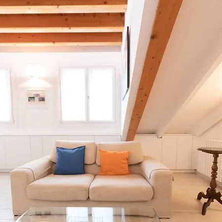 アパート Mansarda Cola *