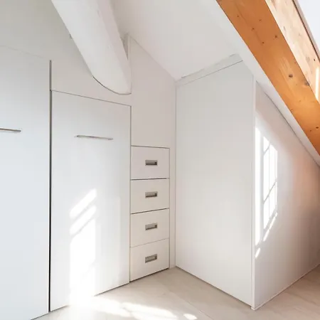 アパート Mansarda Cola ミラノ