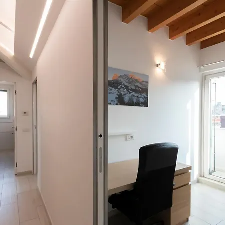 Mansarda Cola アパート *