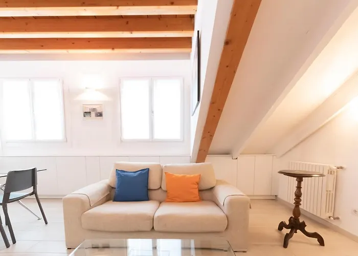 Apartament Mansarda Cola *