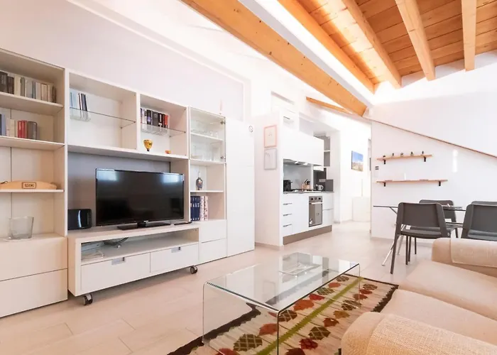 Apartament Mansarda Cola *